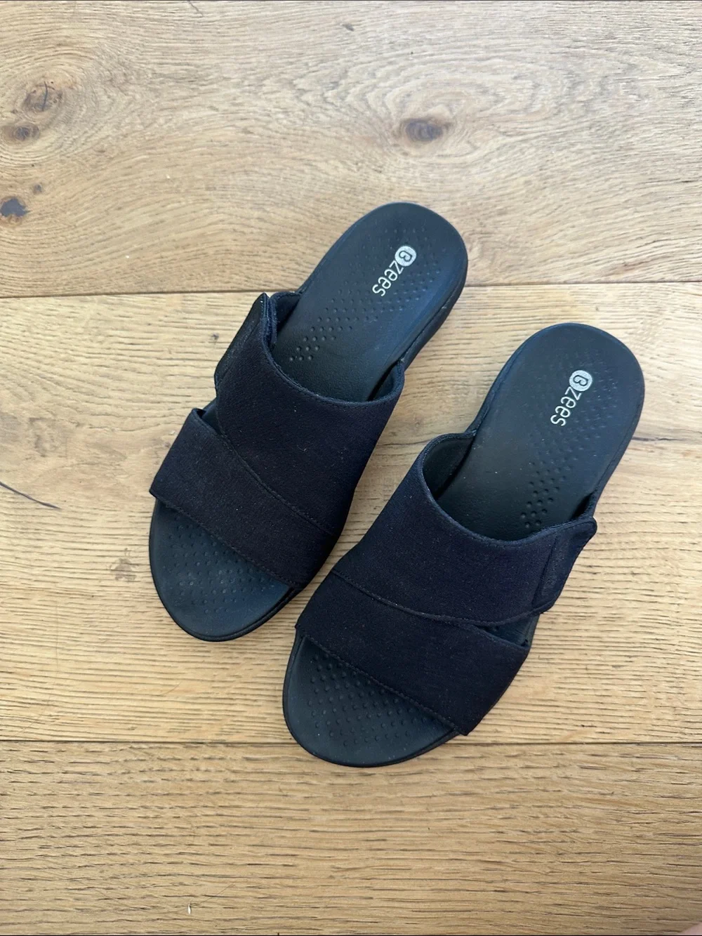Bzees Carefree Black Fabric Women's Black Slip-On Comfort Slides 6.5
